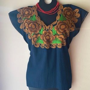 Blusa Bordada Azul Marino ( Medium) !